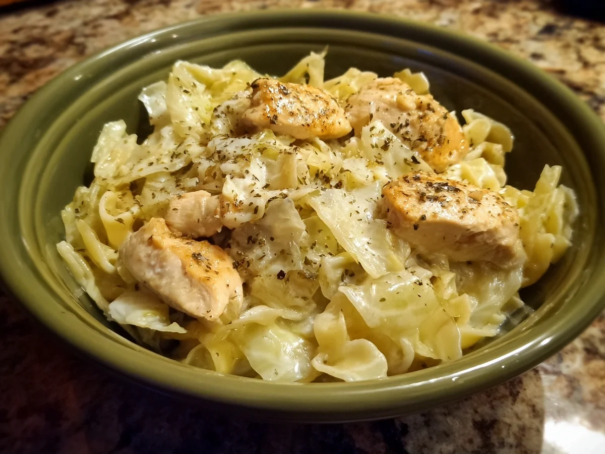Creamy Alfredo Cabbage Pasta: Easy Low-Carb Main Course - Image 2