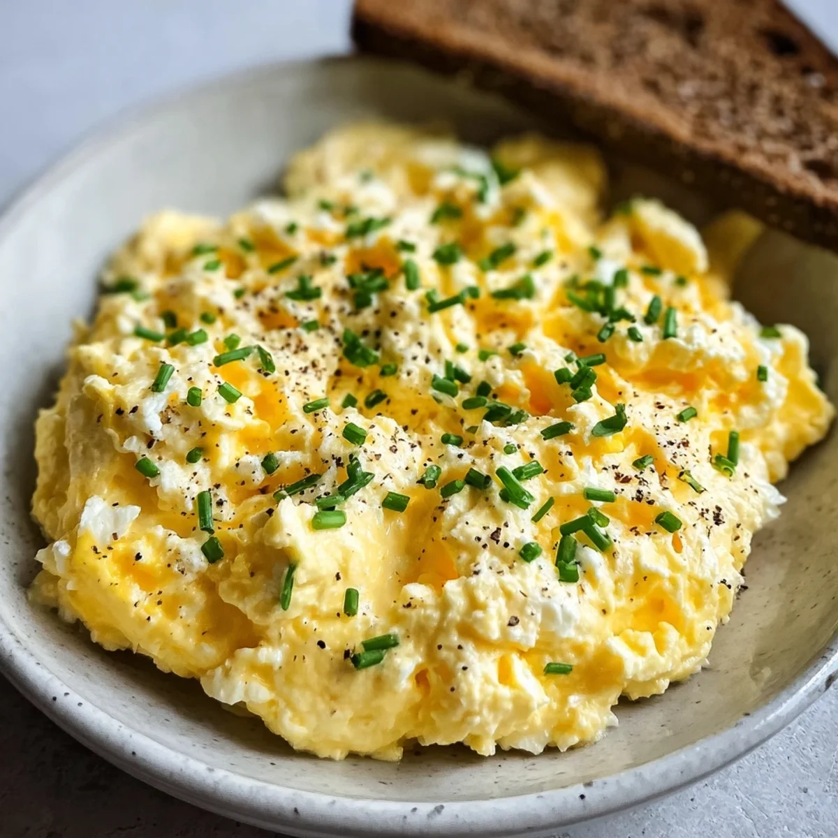 Cottage Cheese Scrambled Eggs: Creamy & Easy Recipe